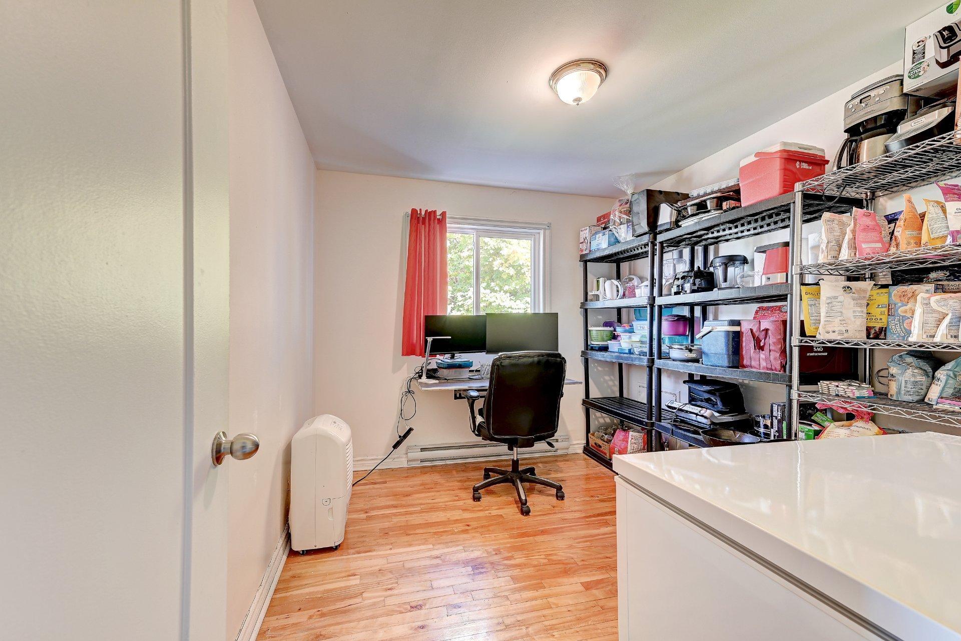 









7151


Av. Champchevrier

,
Montréal (Anjou),




QC
H1J1W5

