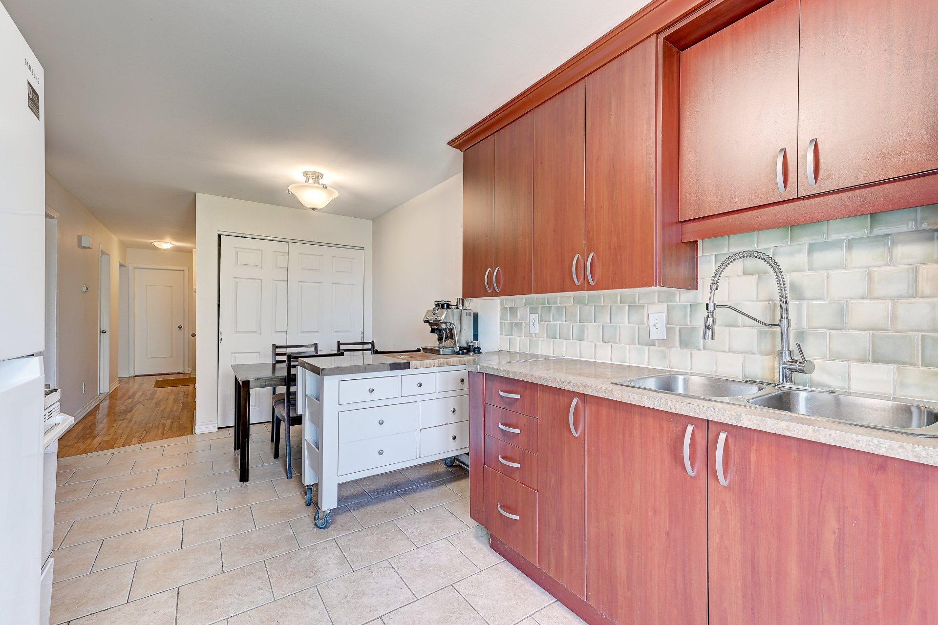 









7151


Av. Champchevrier

,
Montréal (Anjou),




QC
H1J1W5

