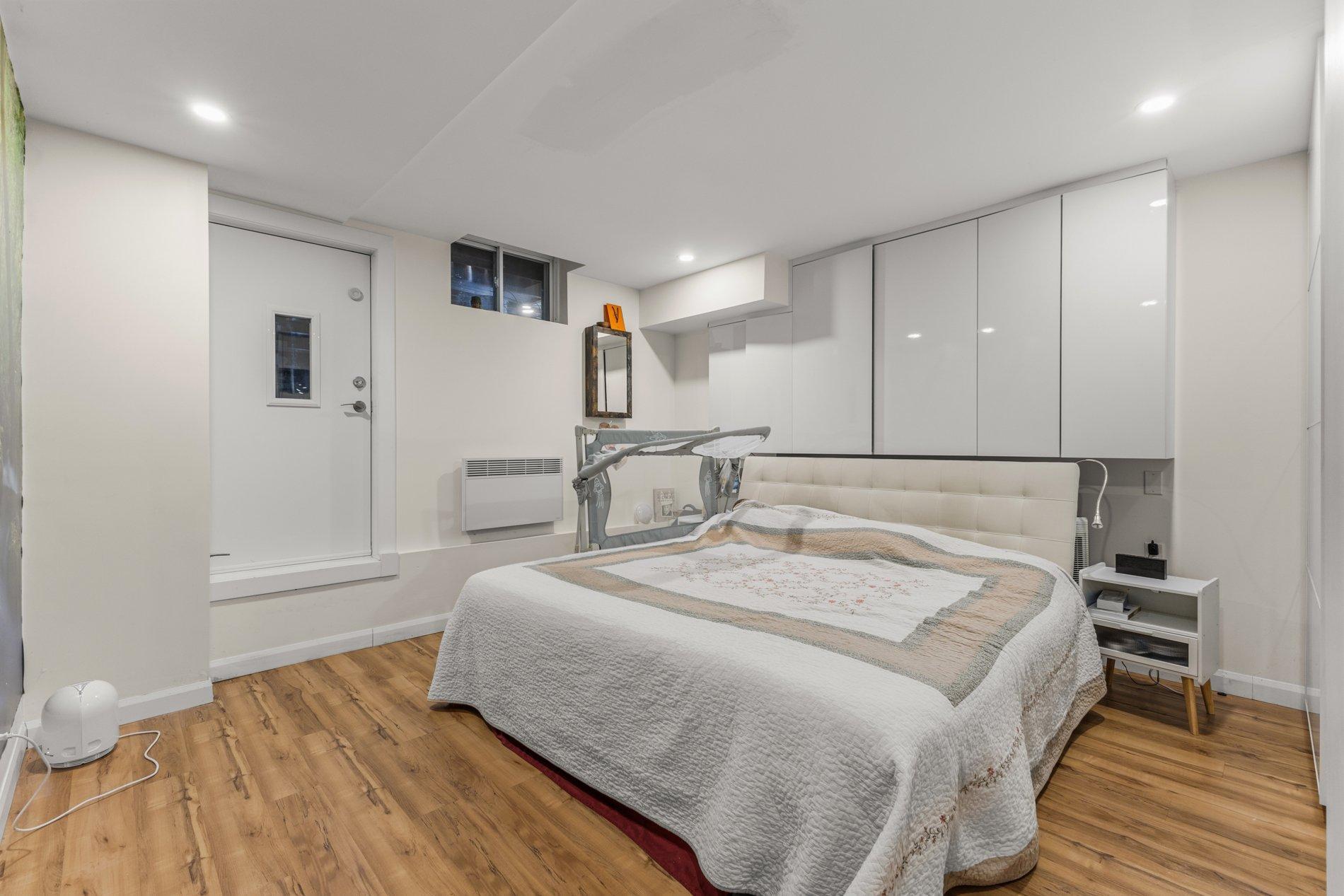 









6878

 - 6882


Av. Louis-Hébert

,
Montréal (Rosemont/La Petite-Patrie),




QC
H2G2G9

