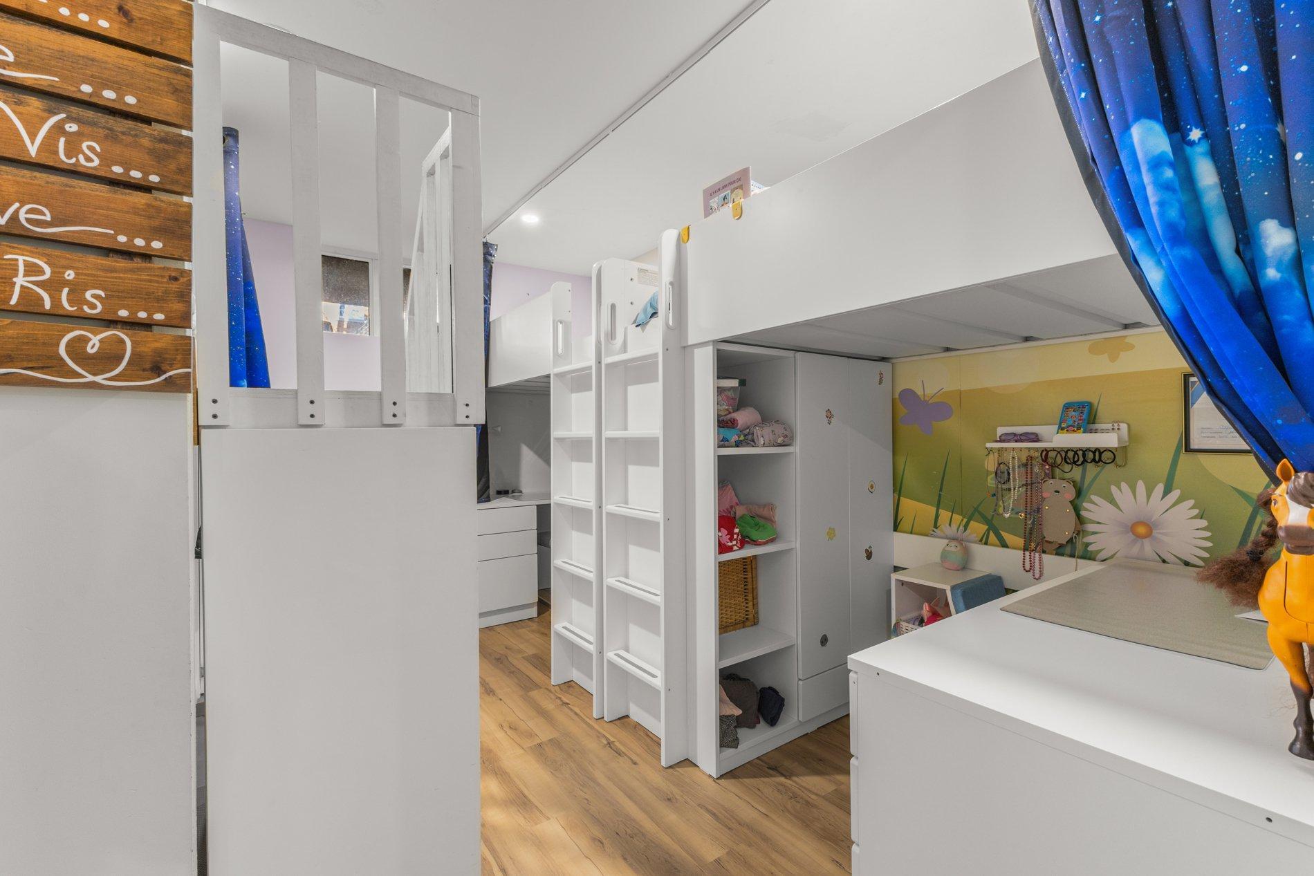 









6878

 - 6882


Av. Louis-Hébert

,
Montréal (Rosemont/La Petite-Patrie),




QC
H2G2G9

