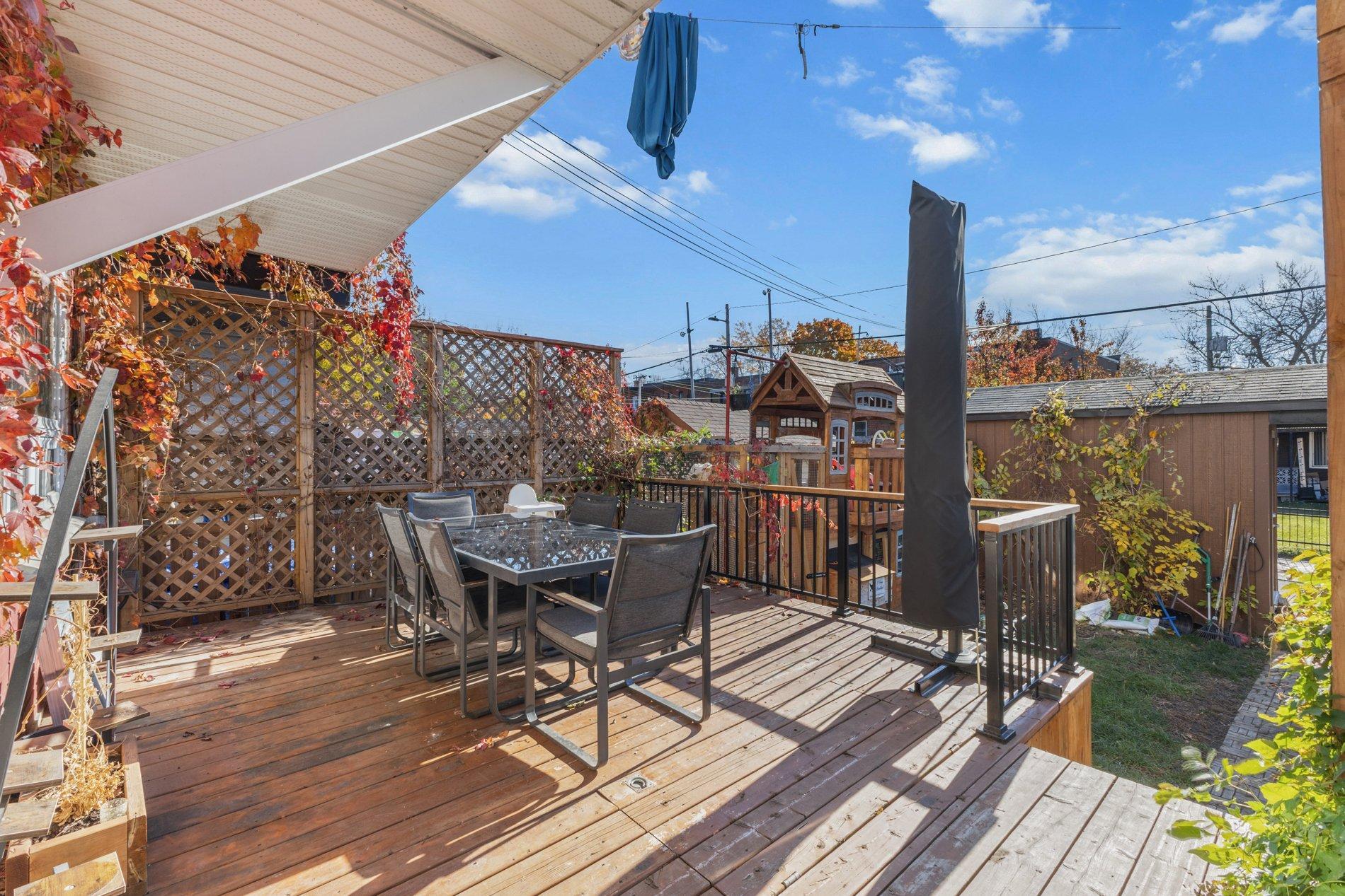 









6878

 - 6882


Av. Louis-Hébert

,
Montréal (Rosemont/La Petite-Patrie),




QC
H2G2G9

