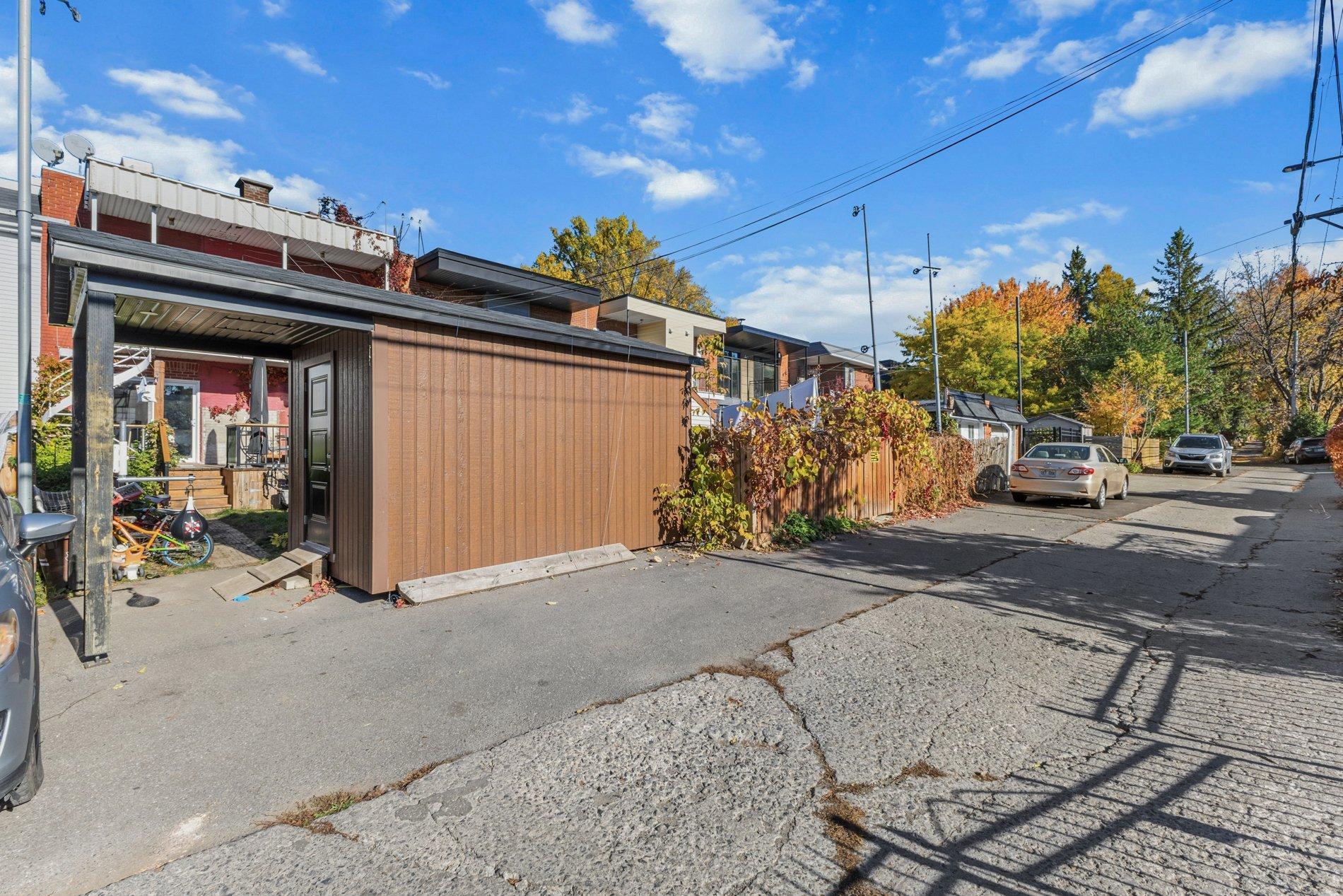 









6878

 - 6882


Av. Louis-Hébert

,
Montréal (Rosemont/La Petite-Patrie),




QC
H2G2G9

