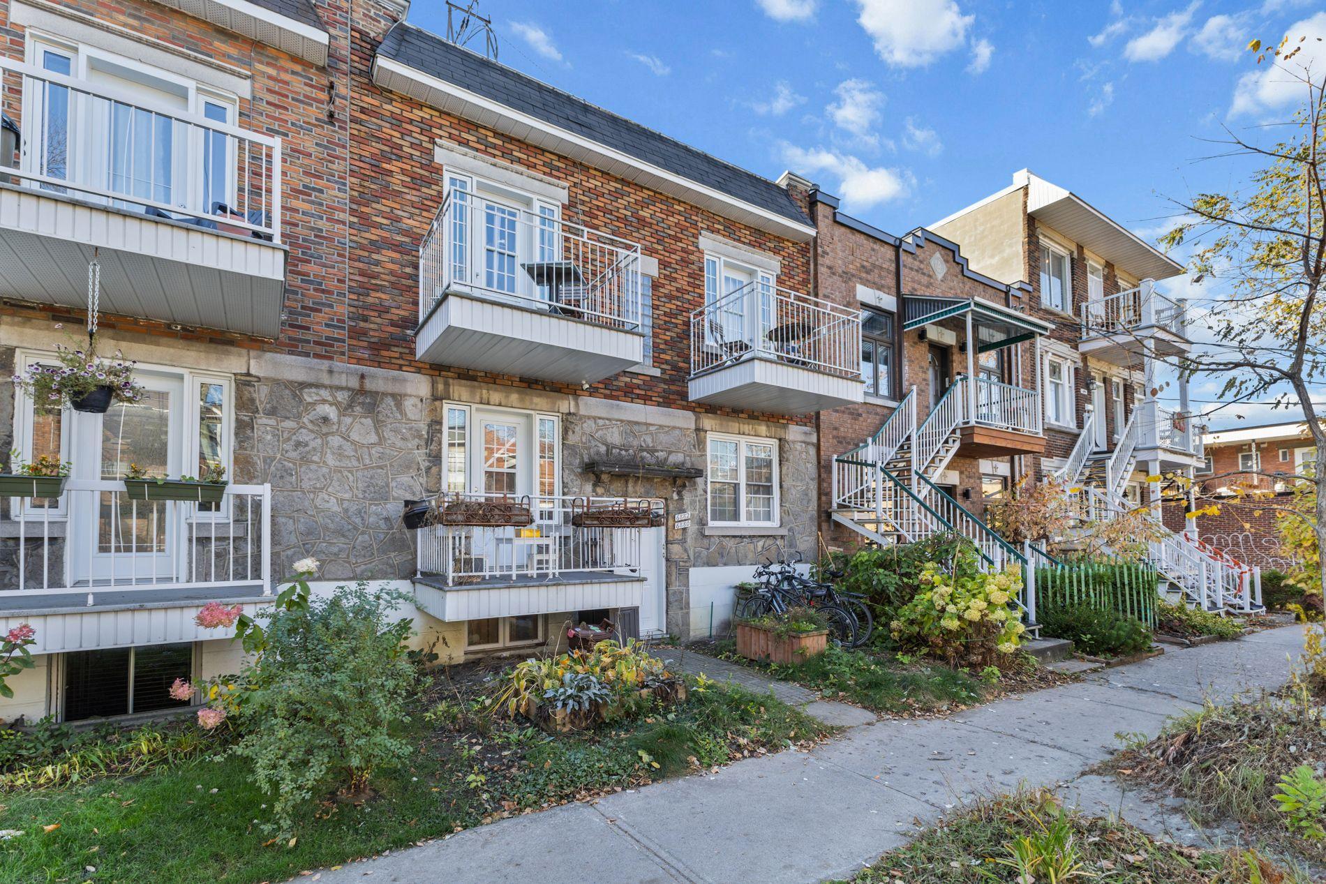 









6878

 - 6882


Av. Louis-Hébert

,
Montréal (Rosemont/La Petite-Patrie),




QC
H2G2G9

