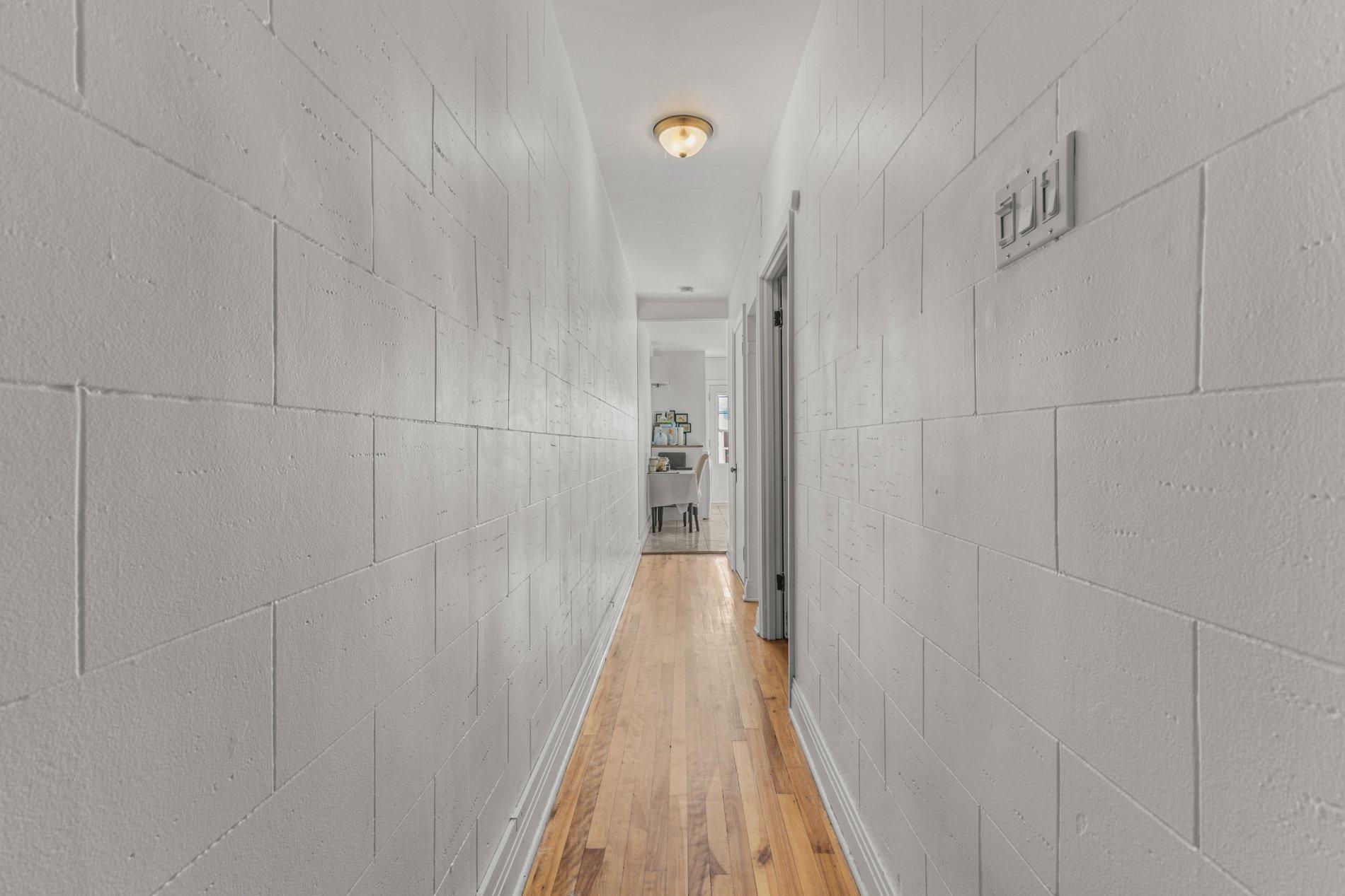 









6878

 - 6882


Av. Louis-Hébert

,
Montréal (Rosemont/La Petite-Patrie),




QC
H2G2G9

