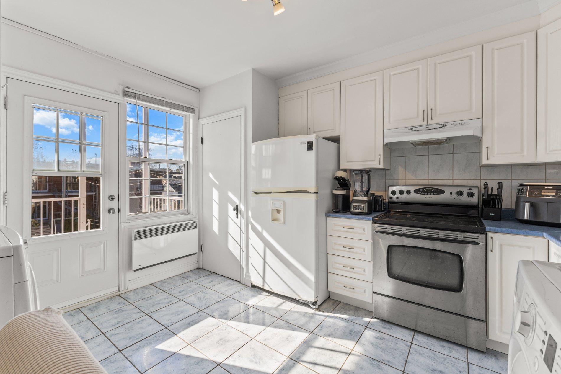 









6878

 - 6882


Av. Louis-Hébert

,
Montréal (Rosemont/La Petite-Patrie),




QC
H2G2G9

