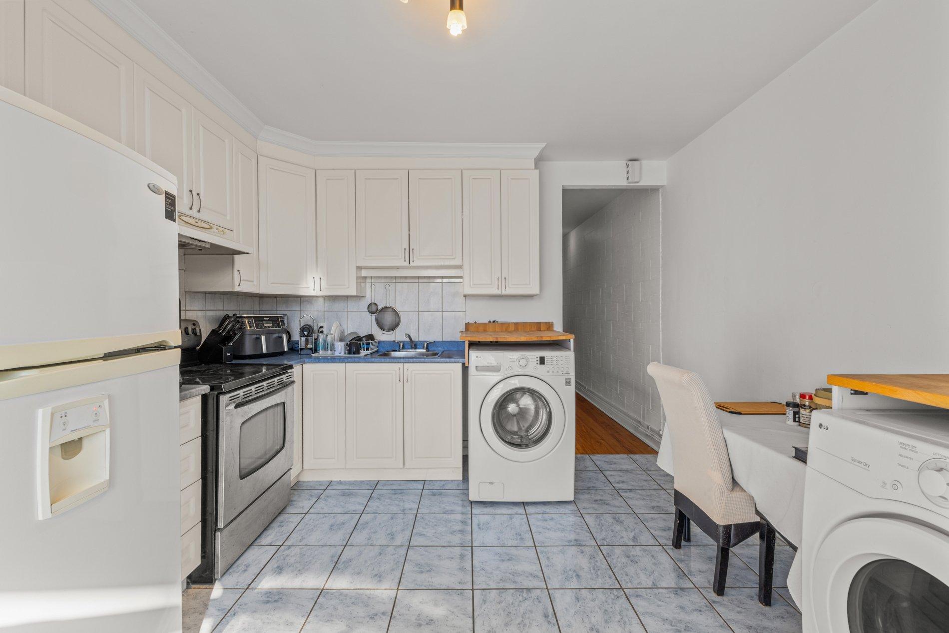 









6878

 - 6882


Av. Louis-Hébert

,
Montréal (Rosemont/La Petite-Patrie),




QC
H2G2G9

