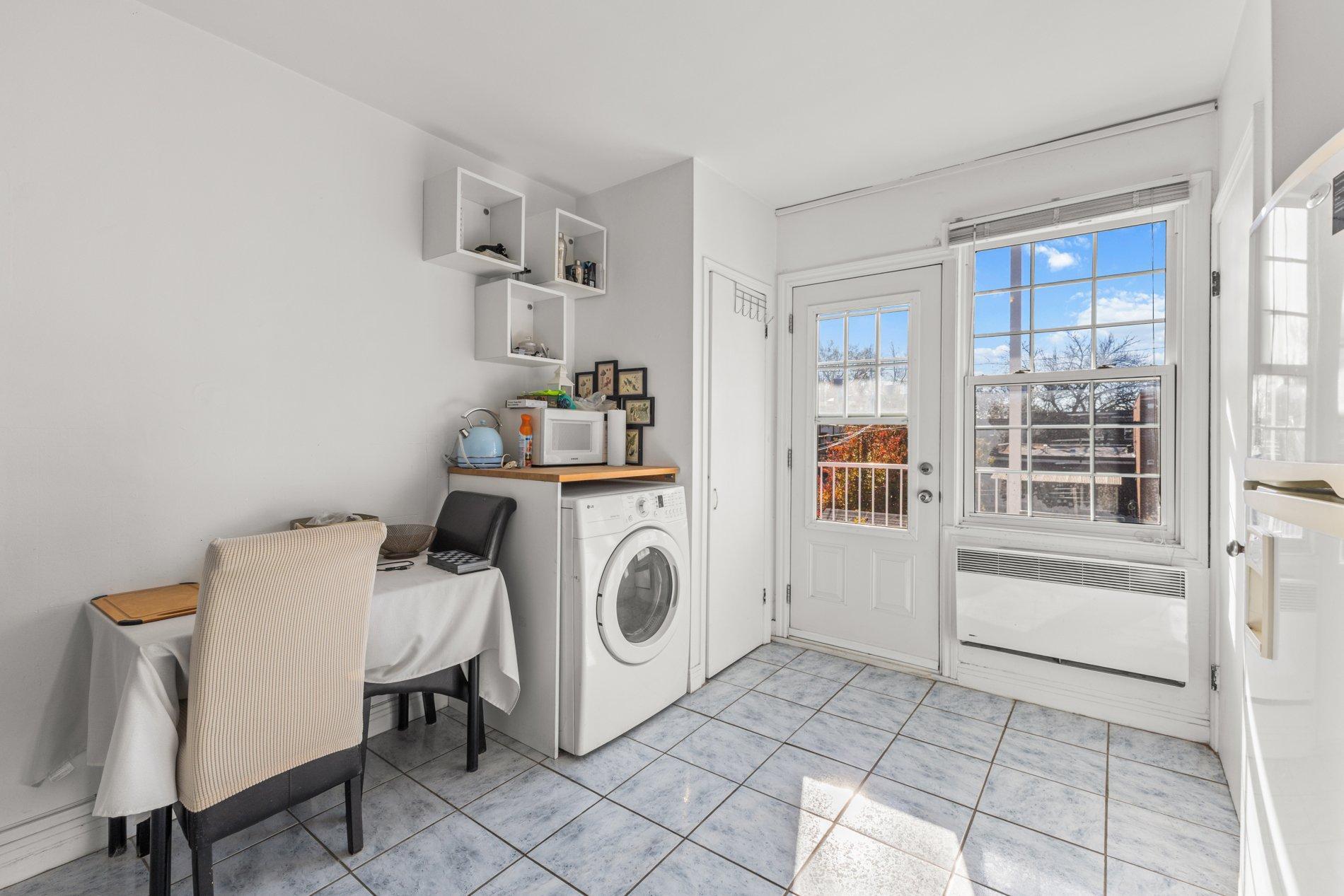 









6878

 - 6882


Av. Louis-Hébert

,
Montréal (Rosemont/La Petite-Patrie),




QC
H2G2G9

