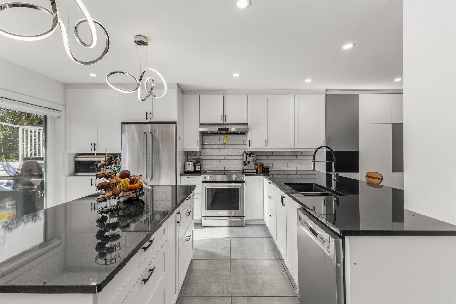 









6878

 - 6882


Av. Louis-Hébert

,
Montréal (Rosemont/La Petite-Patrie),




QC
H2G2G9

