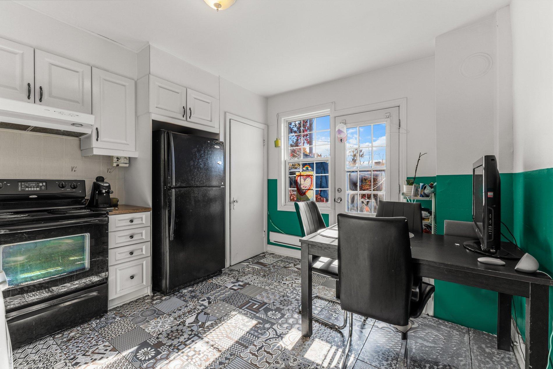 









6878

 - 6882


Av. Louis-Hébert

,
Montréal (Rosemont/La Petite-Patrie),




QC
H2G2G9

