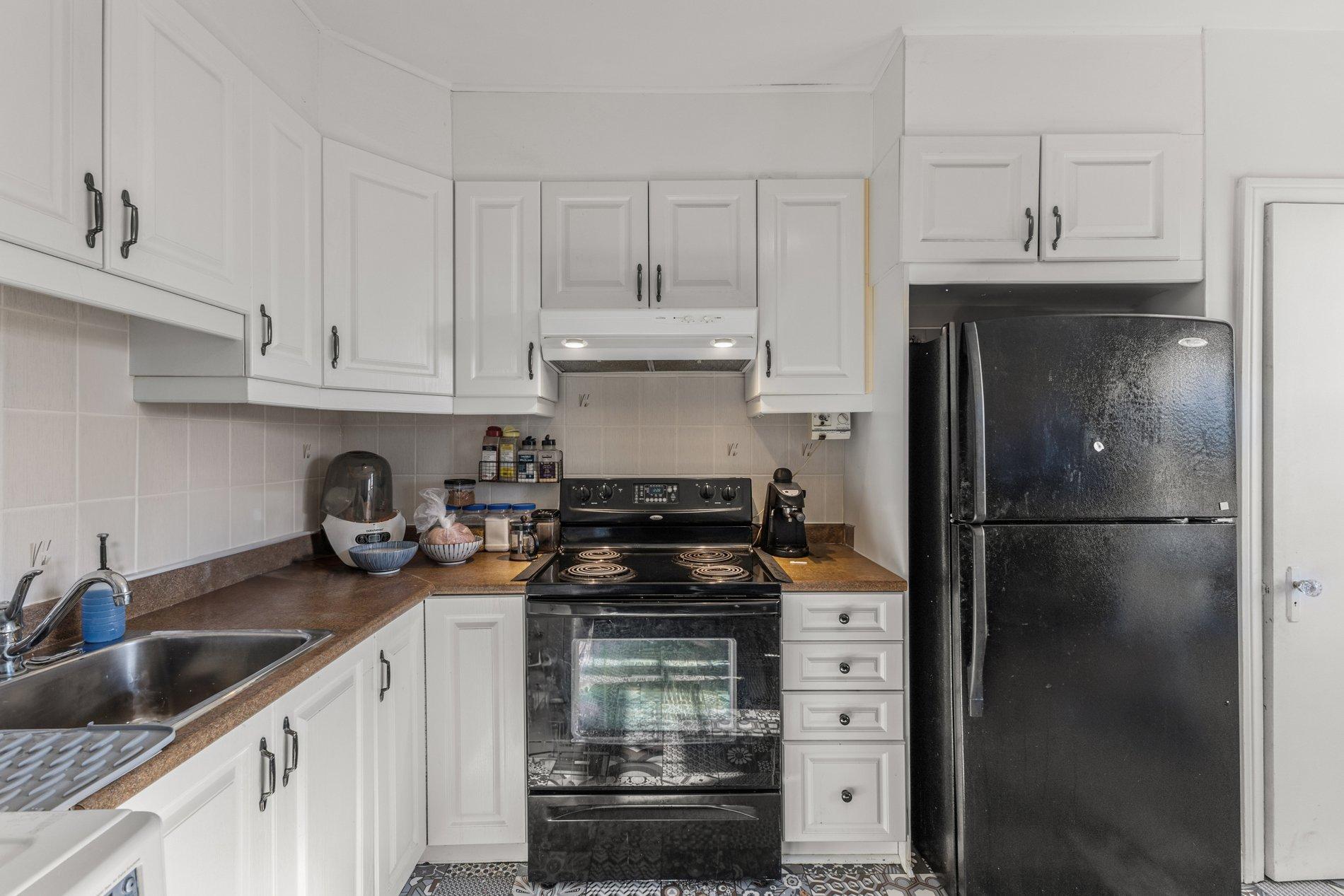 









6878

 - 6882


Av. Louis-Hébert

,
Montréal (Rosemont/La Petite-Patrie),




QC
H2G2G9

