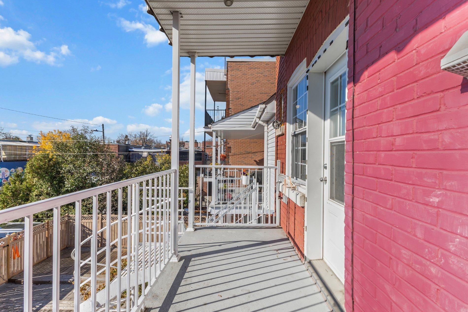 









6878

 - 6882


Av. Louis-Hébert

,
Montréal (Rosemont/La Petite-Patrie),




QC
H2G2G9

