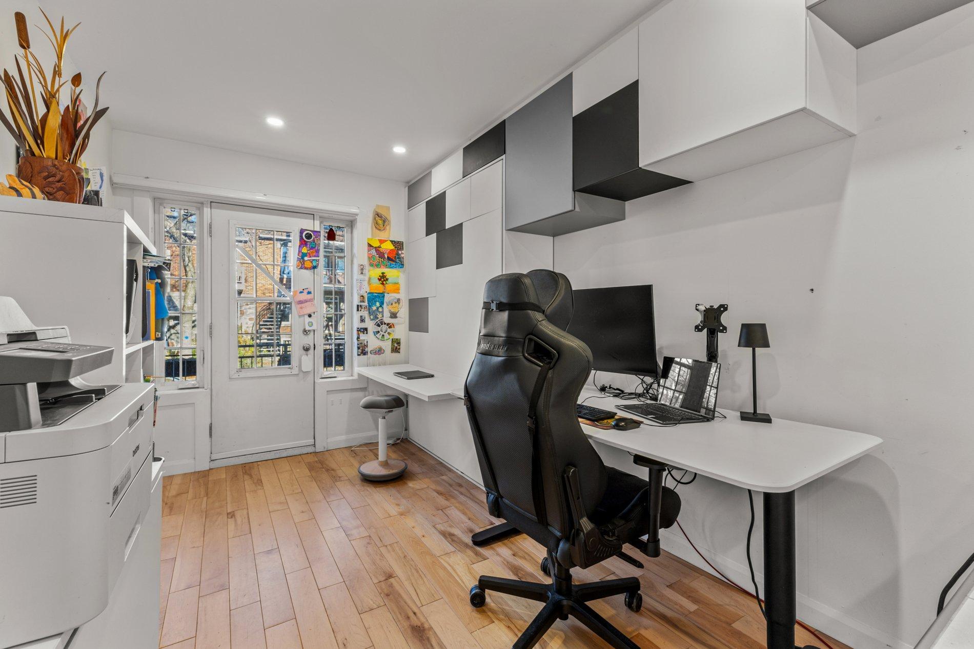 









6878

 - 6882


Av. Louis-Hébert

,
Montréal (Rosemont/La Petite-Patrie),




QC
H2G2G9

