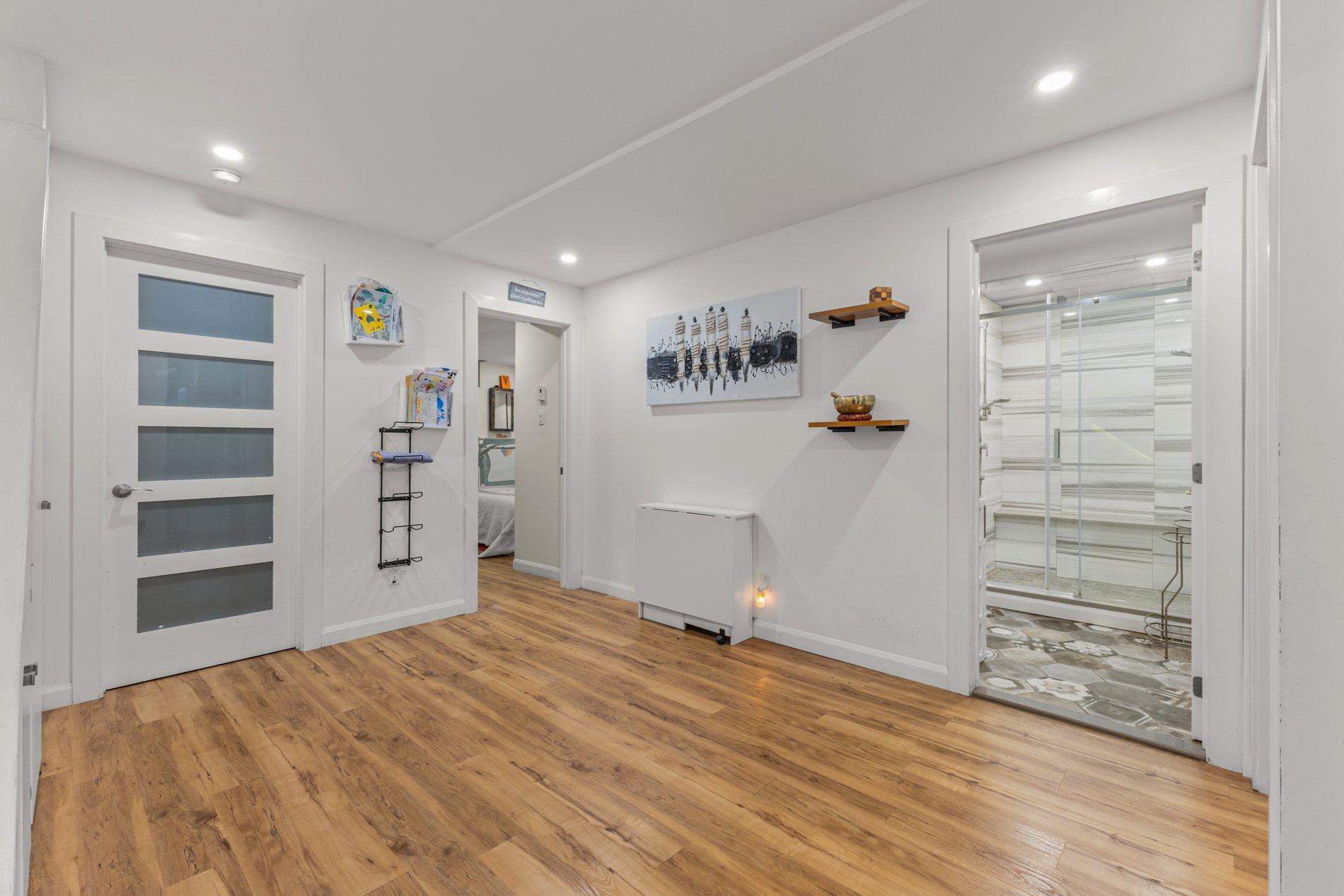 









6878

 - 6882


Av. Louis-Hébert

,
Montréal (Rosemont/La Petite-Patrie),




QC
H2G2G9

