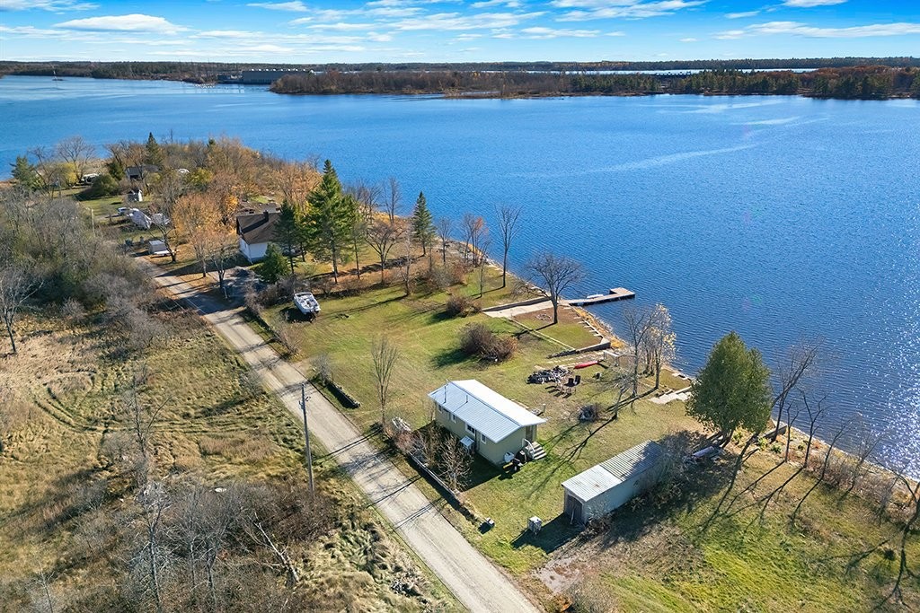 









1105


Ch. de la Pointe-Indienne

,
Pontiac,




QC
J0X2V0

