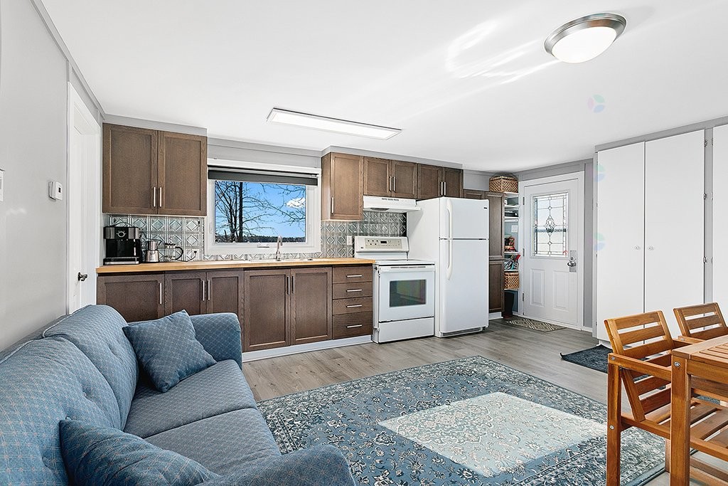 









1105


Ch. de la Pointe-Indienne

,
Pontiac,




QC
J0X2V0

