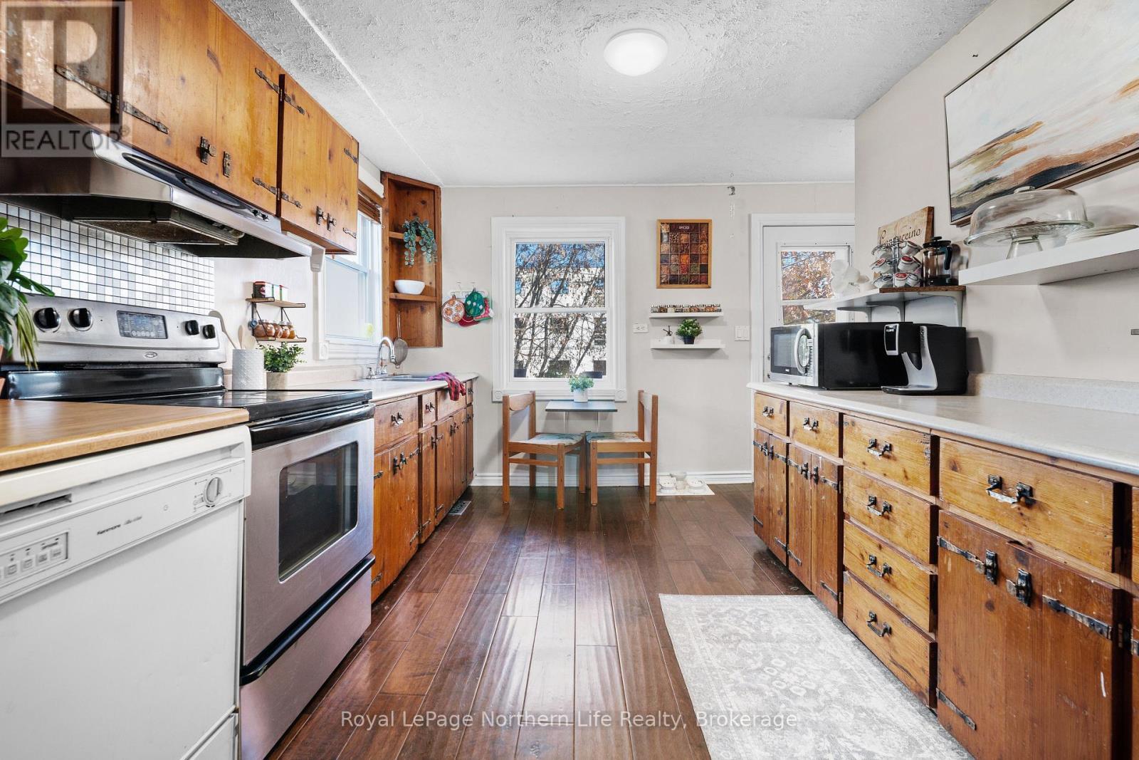 












478 FIRST AVENUE W

,
North Bay (Central),




Ontario
P1B3C4

