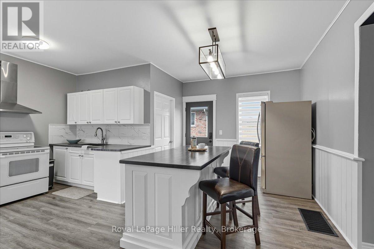 












49 MARLBOROUGH STREET

,
West Perth (Mitchell),




Ontario
N0K1N0

