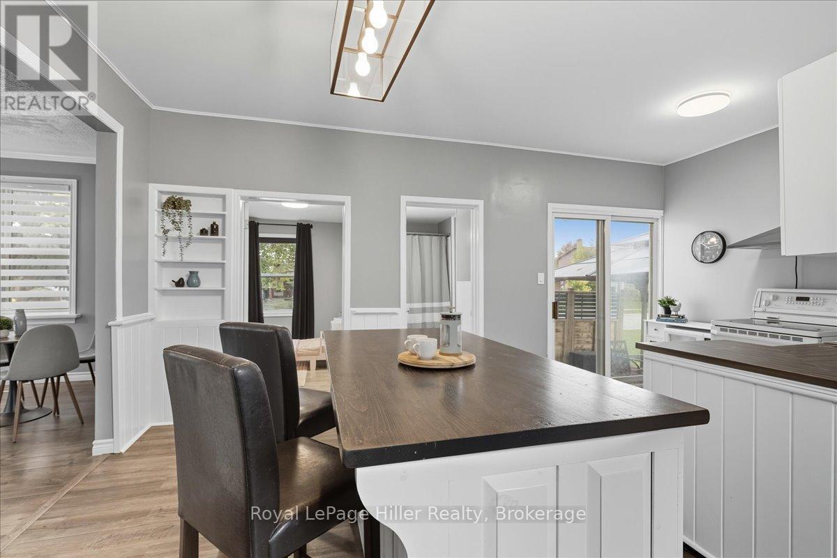 












49 MARLBOROUGH STREET

,
West Perth (Mitchell),




Ontario
N0K1N0

