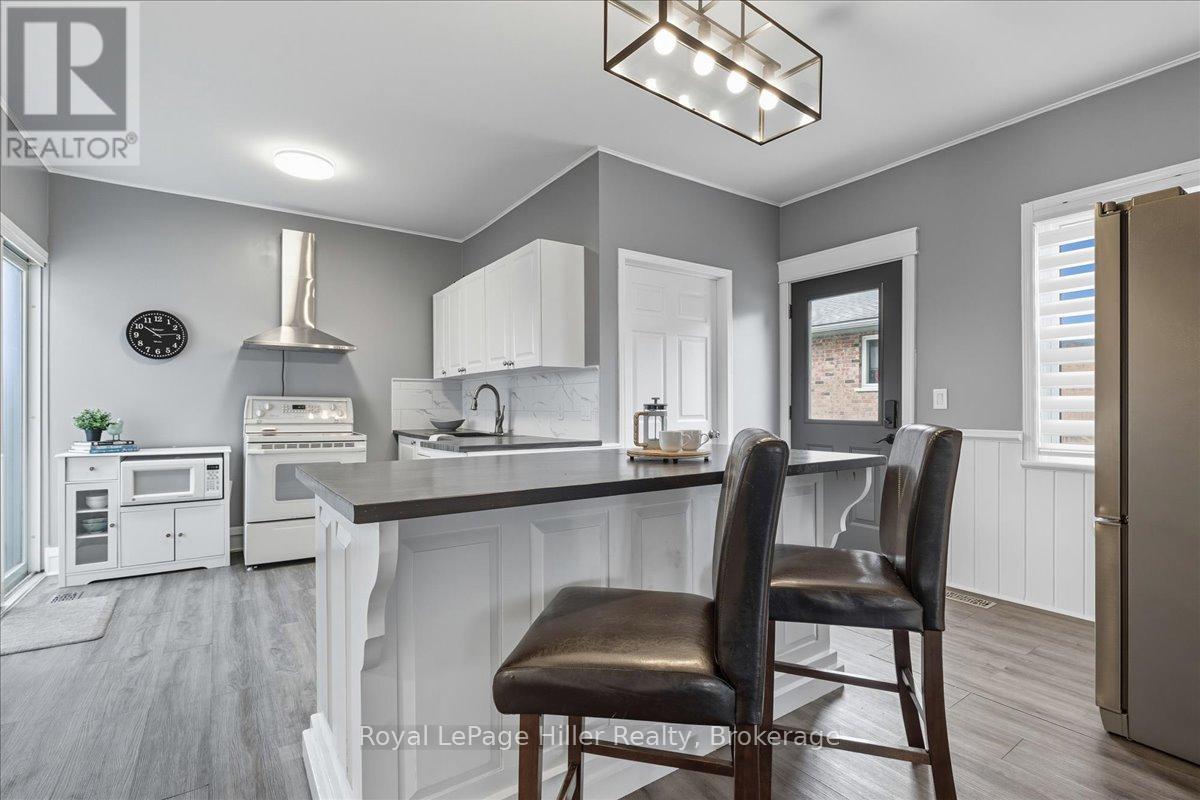 












49 MARLBOROUGH STREET

,
West Perth (Mitchell),




Ontario
N0K1N0

