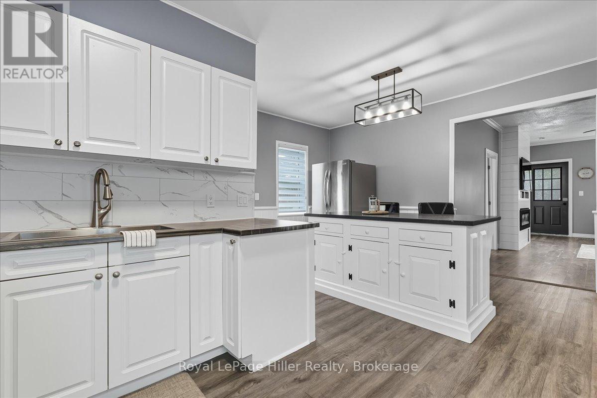 












49 MARLBOROUGH STREET

,
West Perth (Mitchell),




Ontario
N0K1N0

