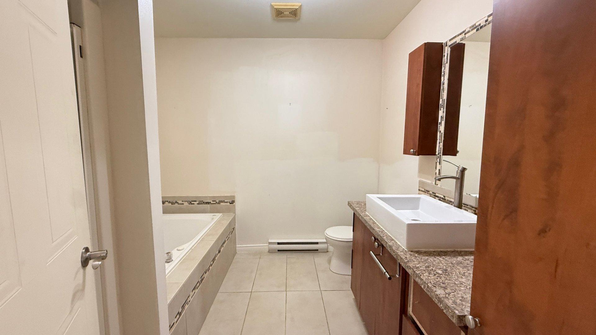 









5373


Rue du Bocage

, 103,
Terrebonne (La Plaine),




QC
J7M2B4

