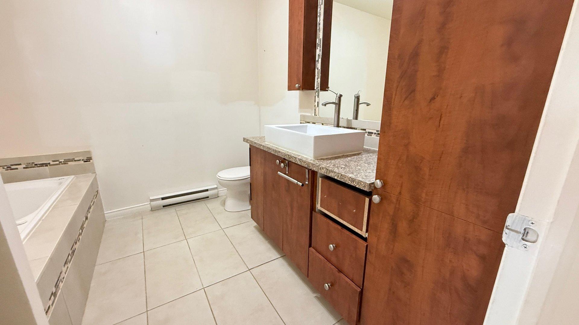 









5373


Rue du Bocage

, 103,
Terrebonne (La Plaine),




QC
J7M2B4

