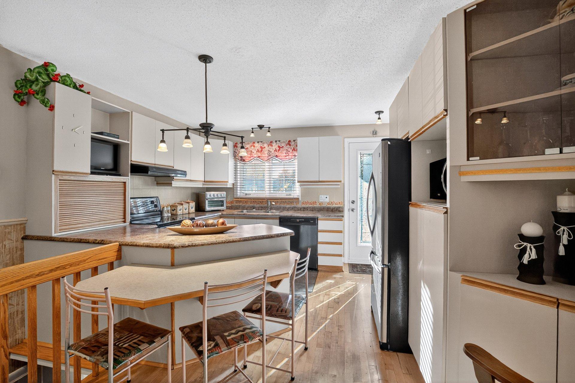 









438


Rue Brébeuf

,
Gatineau (Gatineau),




QC
J8P5W6

