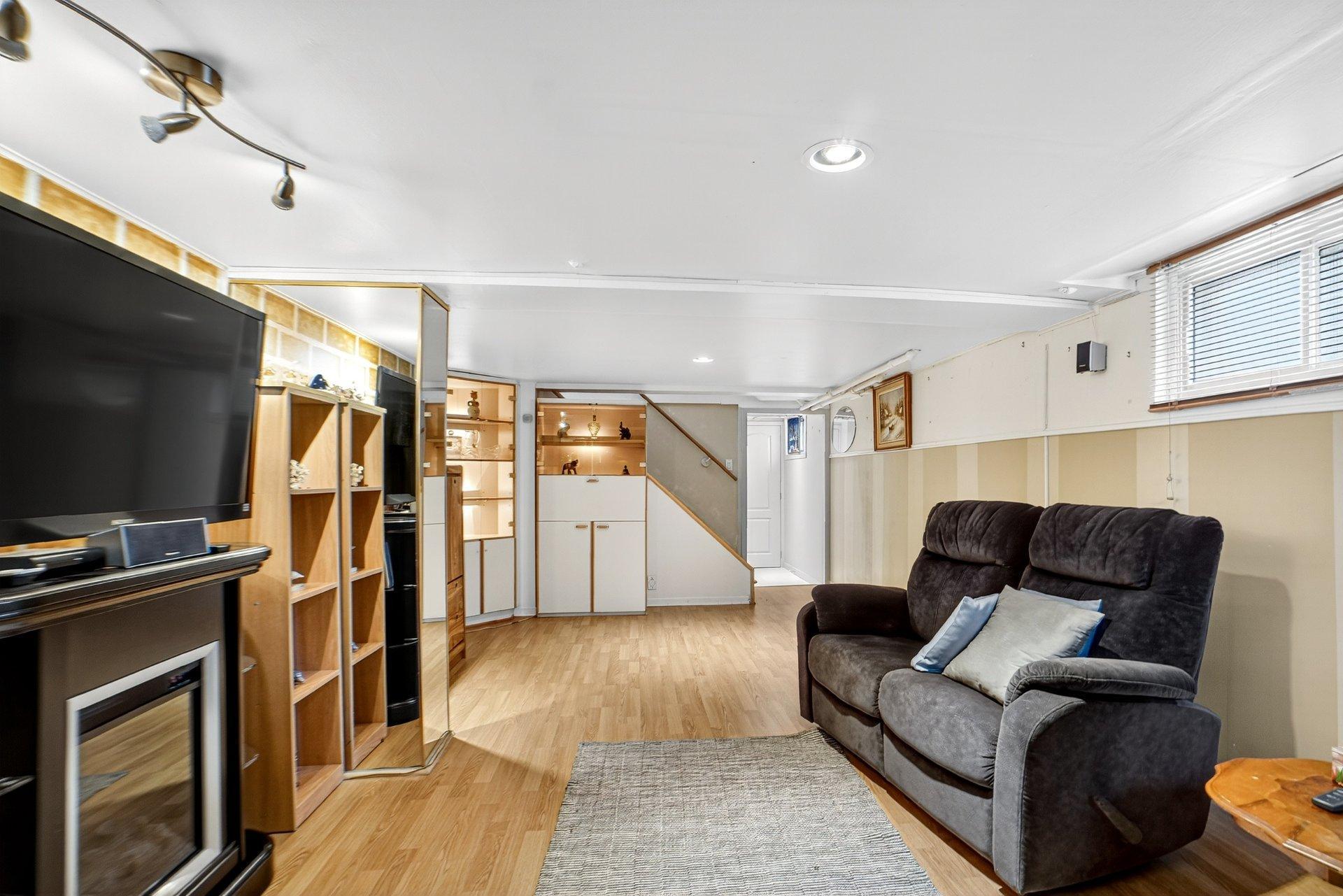 









6636

 - 6638


24e Avenue

,
Montréal (Rosemont/La Petite-Patrie),




QC
H1T3M7

