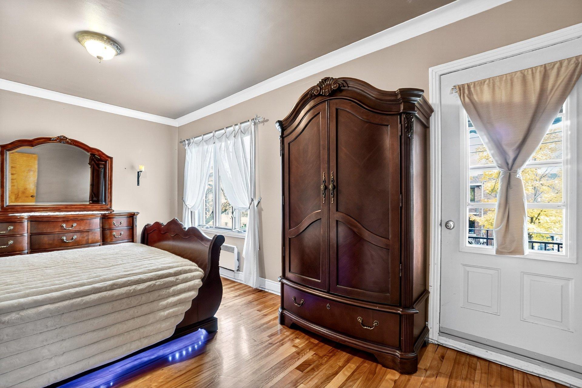 









6636

 - 6638


24e Avenue

,
Montréal (Rosemont/La Petite-Patrie),




QC
H1T3M7

