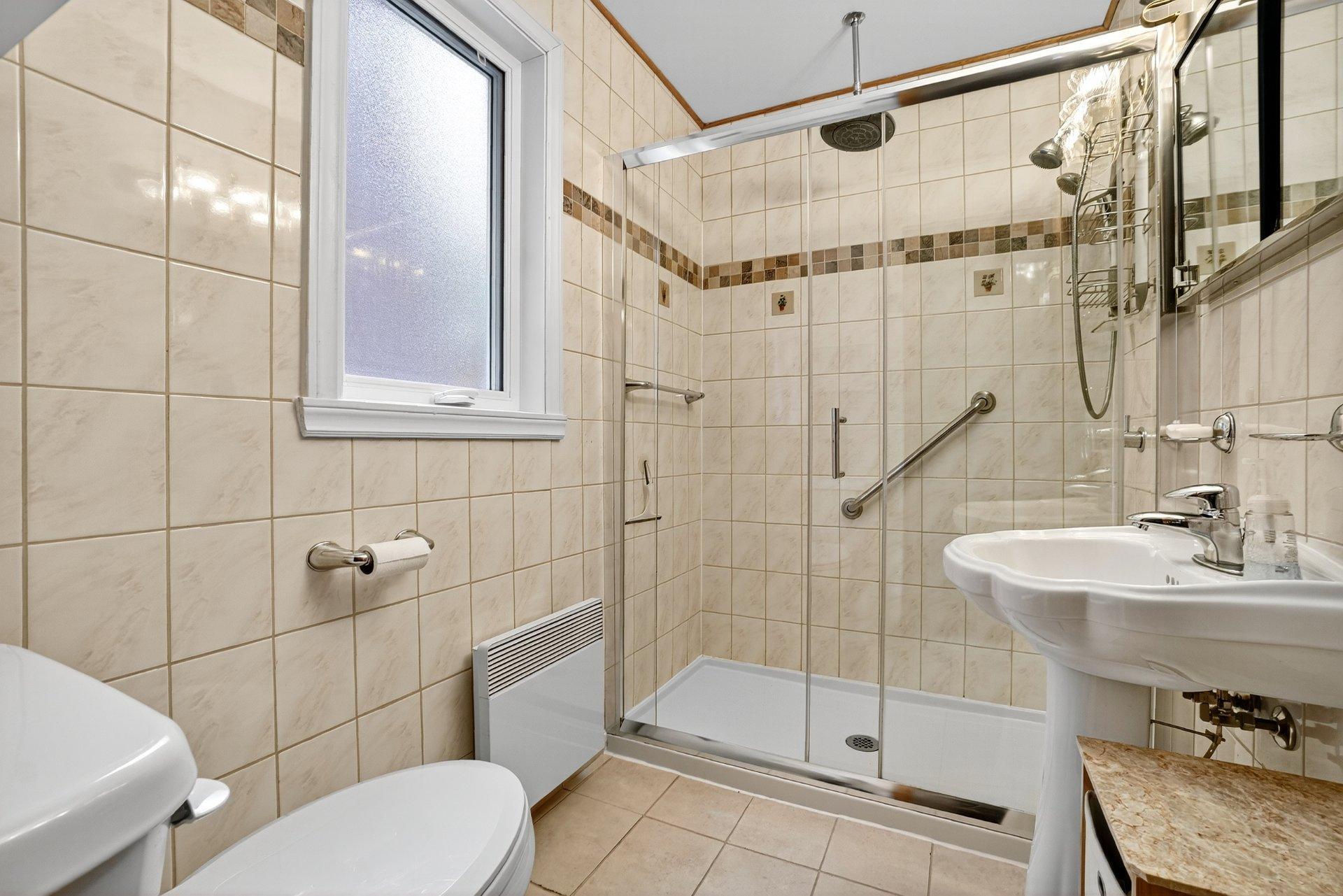 









6636

 - 6638


24e Avenue

,
Montréal (Rosemont/La Petite-Patrie),




QC
H1T3M7

