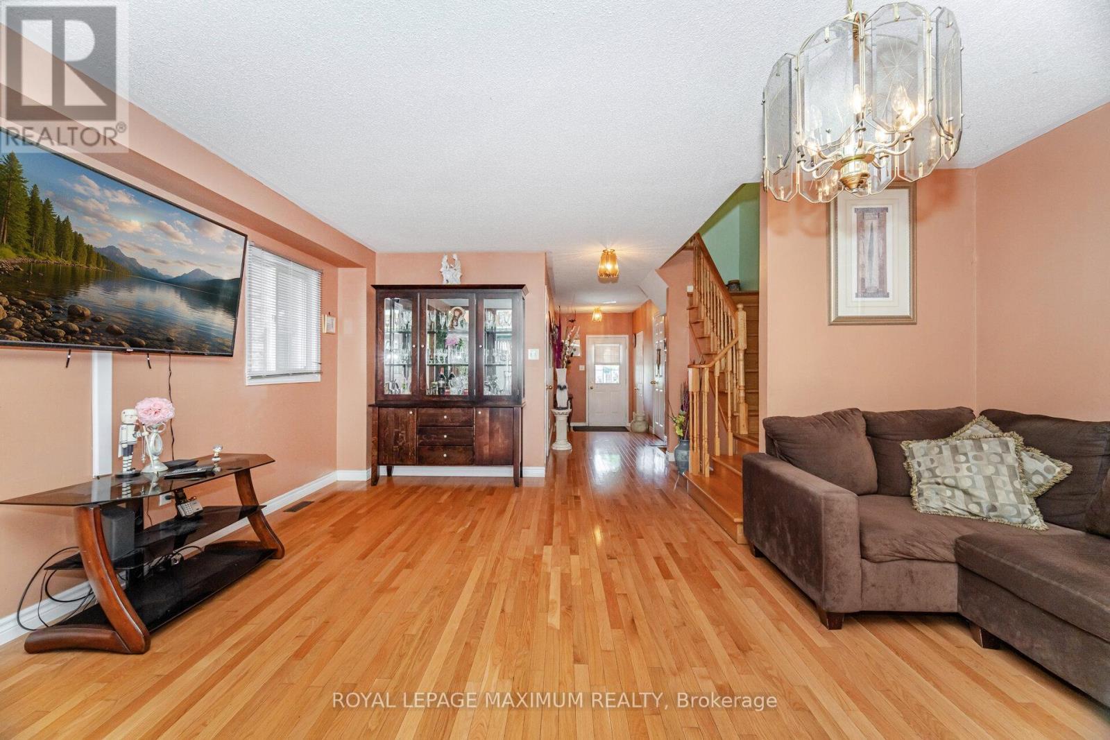 












85 RONAN CRESCENT

,
Vaughan,




Ontario
L4H2J6

