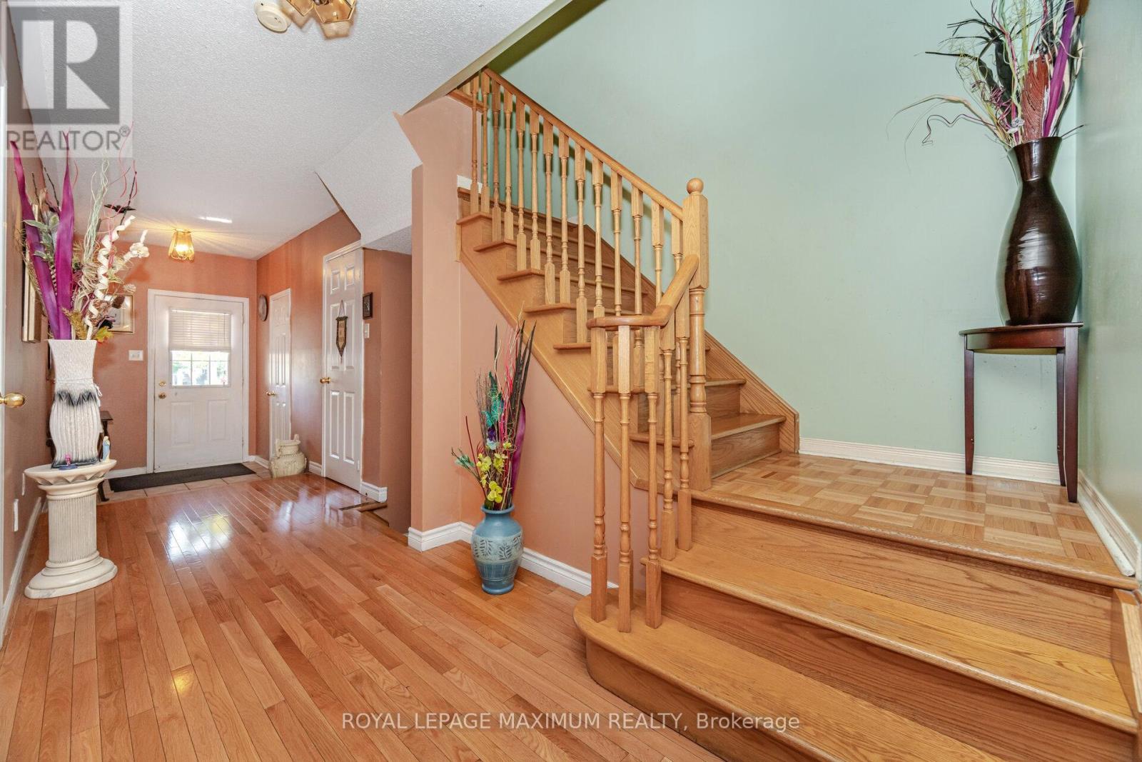 












85 RONAN CRESCENT

,
Vaughan,




Ontario
L4H2J6

