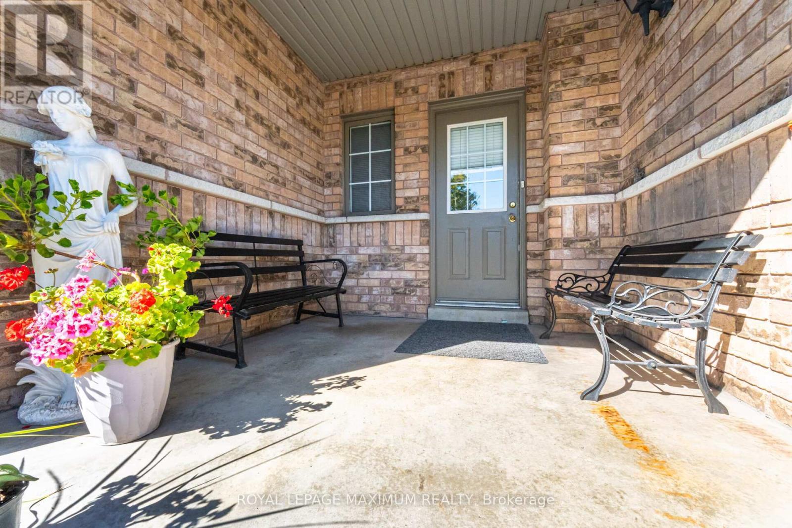 












85 RONAN CRESCENT

,
Vaughan,




Ontario
L4H2J6

