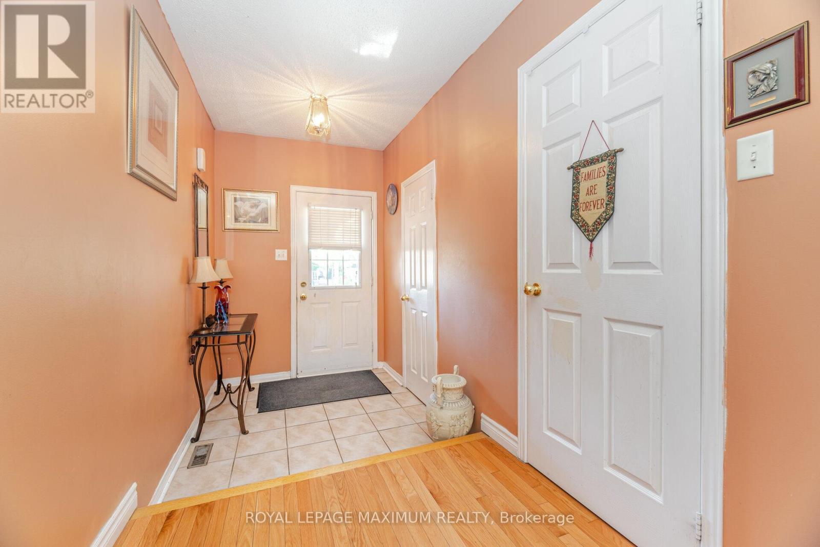 












85 RONAN CRESCENT

,
Vaughan,




Ontario
L4H2J6

