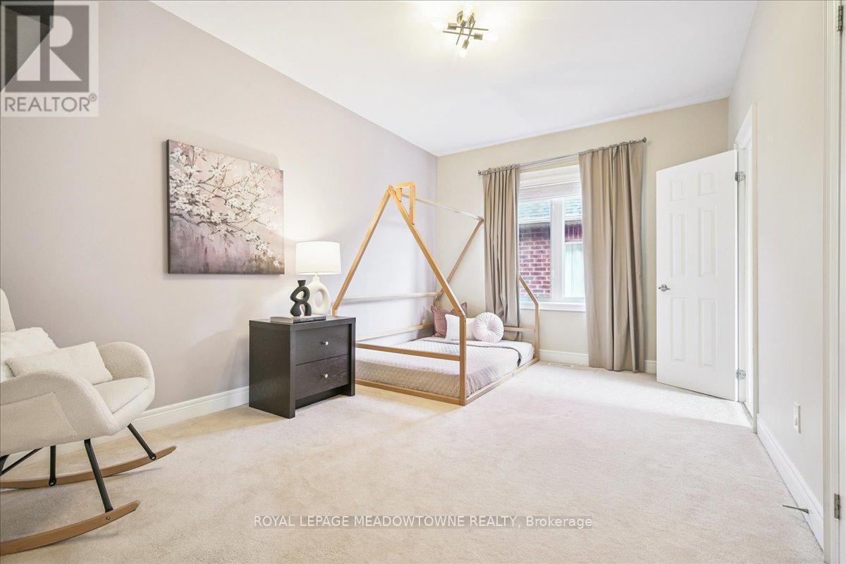 












1468 FERNCREST ROAD

,
Oakville,




Ontario
L6H7W2

