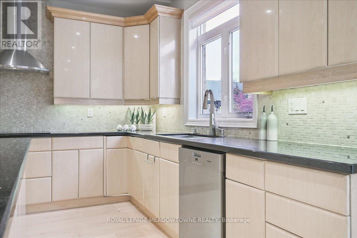 












1468 FERNCREST ROAD

,
Oakville,




Ontario
L6H7W2

