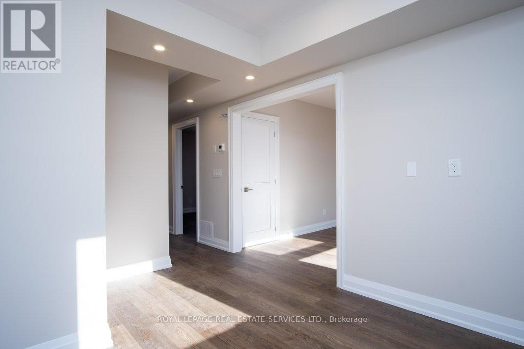 












UPPER - 256 ANNETTE STREET

,
Toronto,




Ontario
M6P1R1

