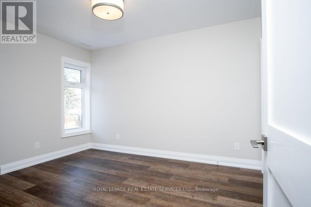 












UPPER - 256 ANNETTE STREET

,
Toronto,




Ontario
M6P1R1

