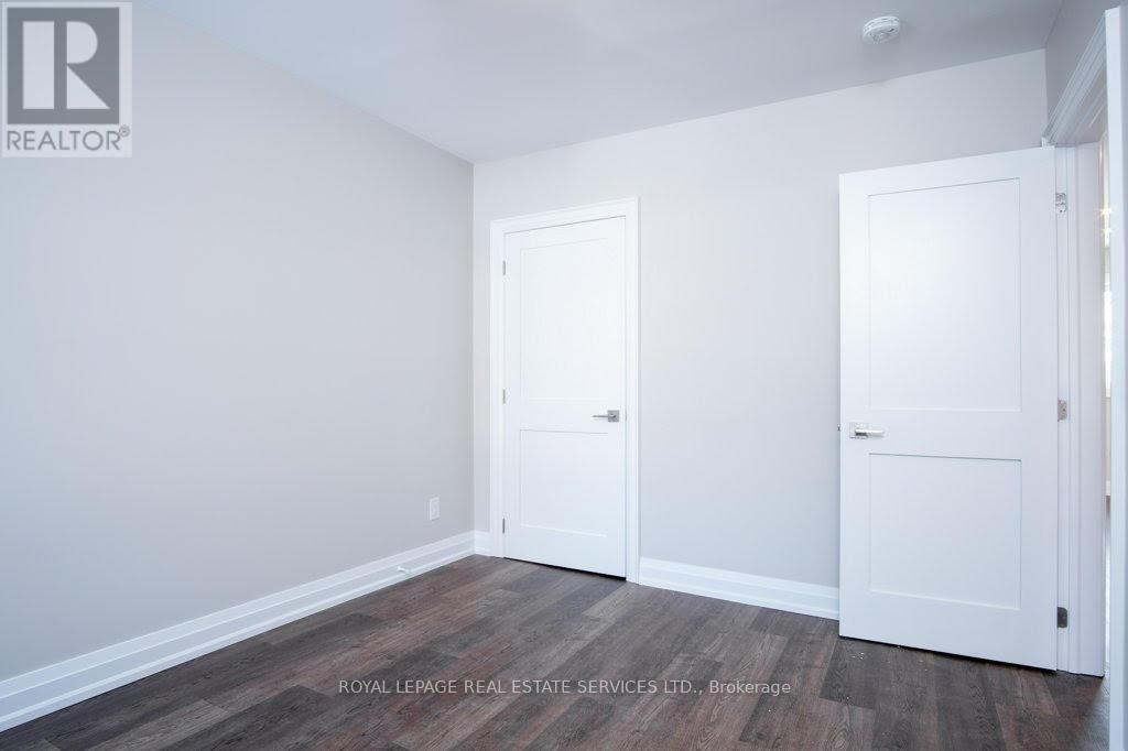 












UPPER - 256 ANNETTE STREET

,
Toronto,




Ontario
M6P1R1

