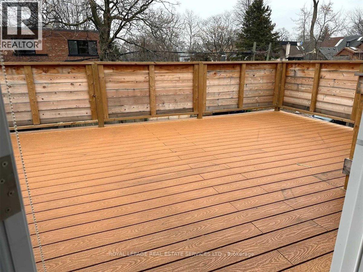 












UPPER - 256 ANNETTE STREET

,
Toronto,




Ontario
M6P1R1

