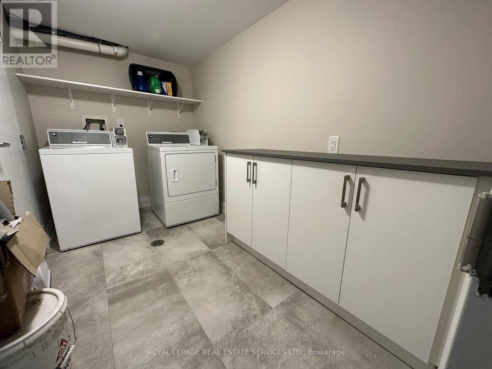 












UPPER - 256 ANNETTE STREET

,
Toronto,




Ontario
M6P1R1

