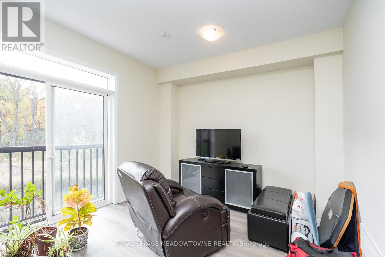 












33 - 185 BEDROCK DRIVE

,
Hamilton,




Ontario
L8J0M5

