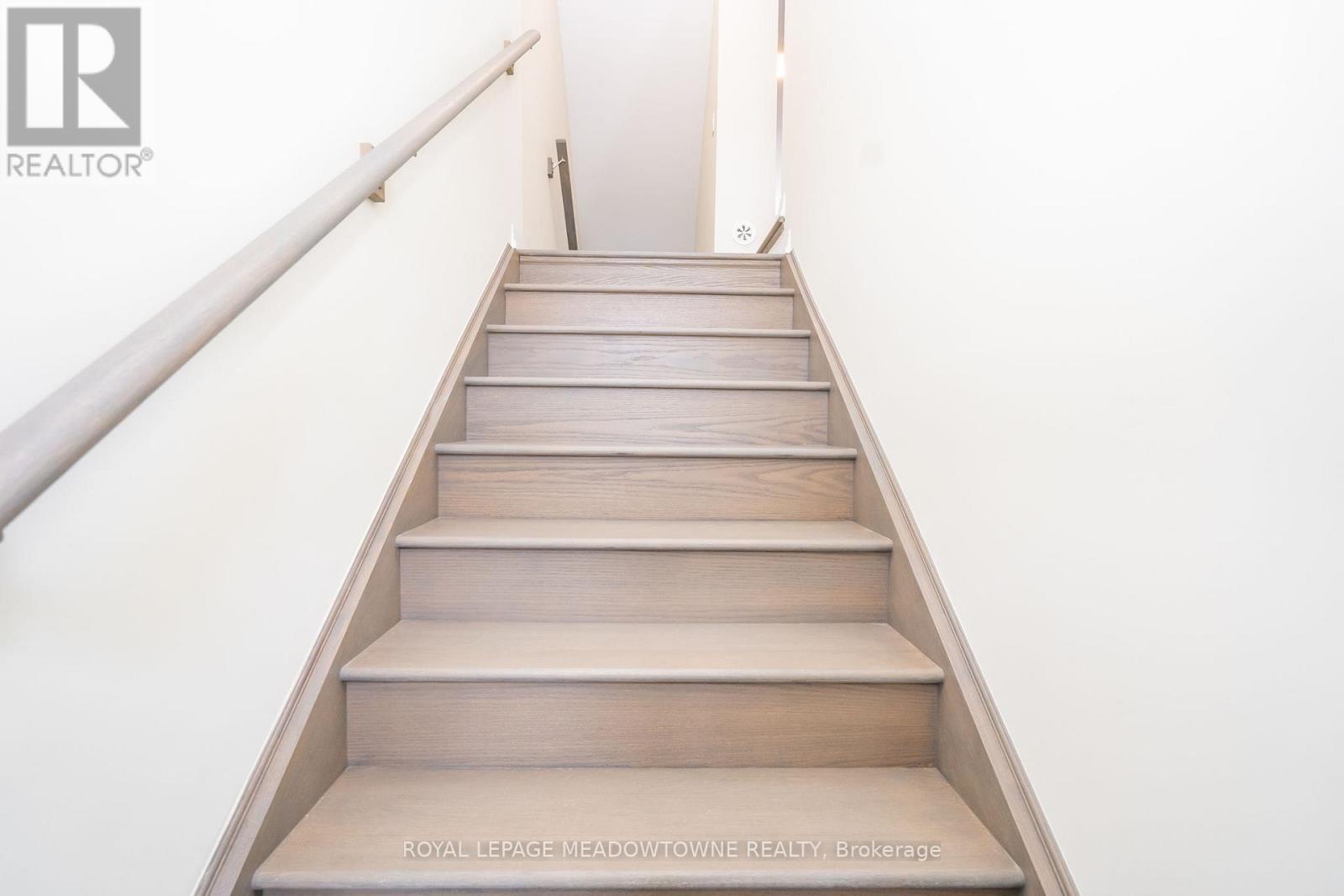 












33 - 185 BEDROCK DRIVE

,
Hamilton,




Ontario
L8J0M5

