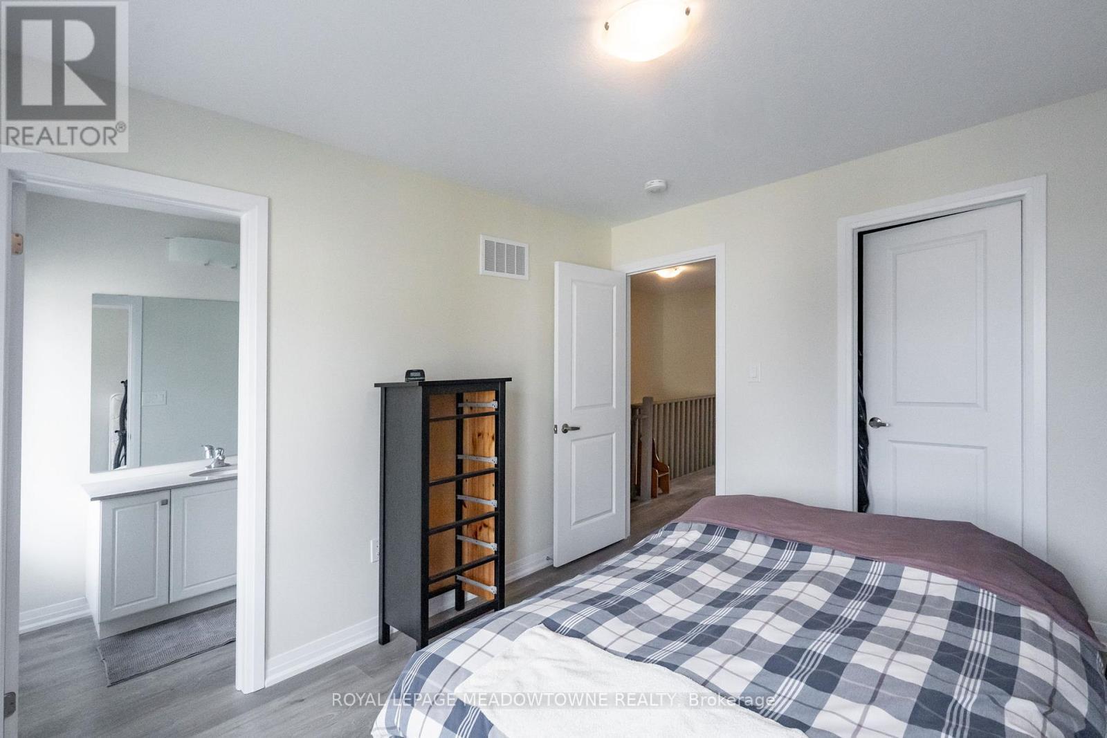 












33 - 185 BEDROCK DRIVE

,
Hamilton,




Ontario
L8J0M5

