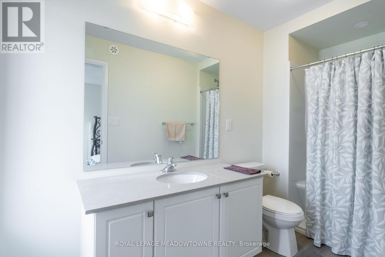 












33 - 185 BEDROCK DRIVE

,
Hamilton,




Ontario
L8J0M5

