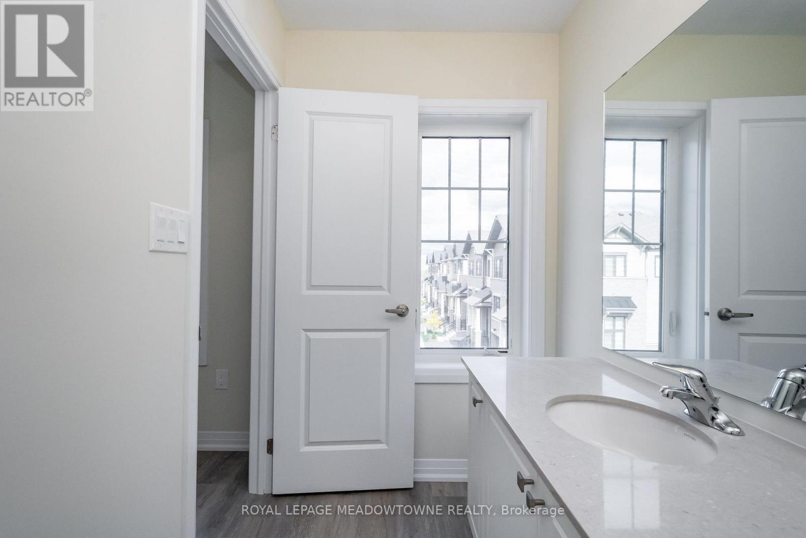 












33 - 185 BEDROCK DRIVE

,
Hamilton,




Ontario
L8J0M5

