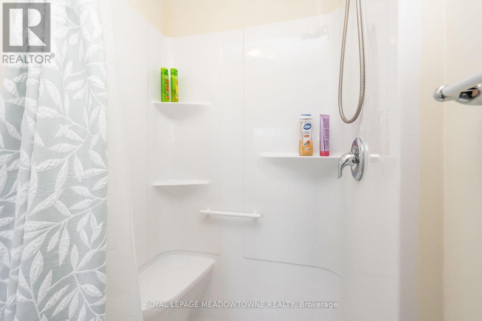 












33 - 185 BEDROCK DRIVE

,
Hamilton,




Ontario
L8J0M5

