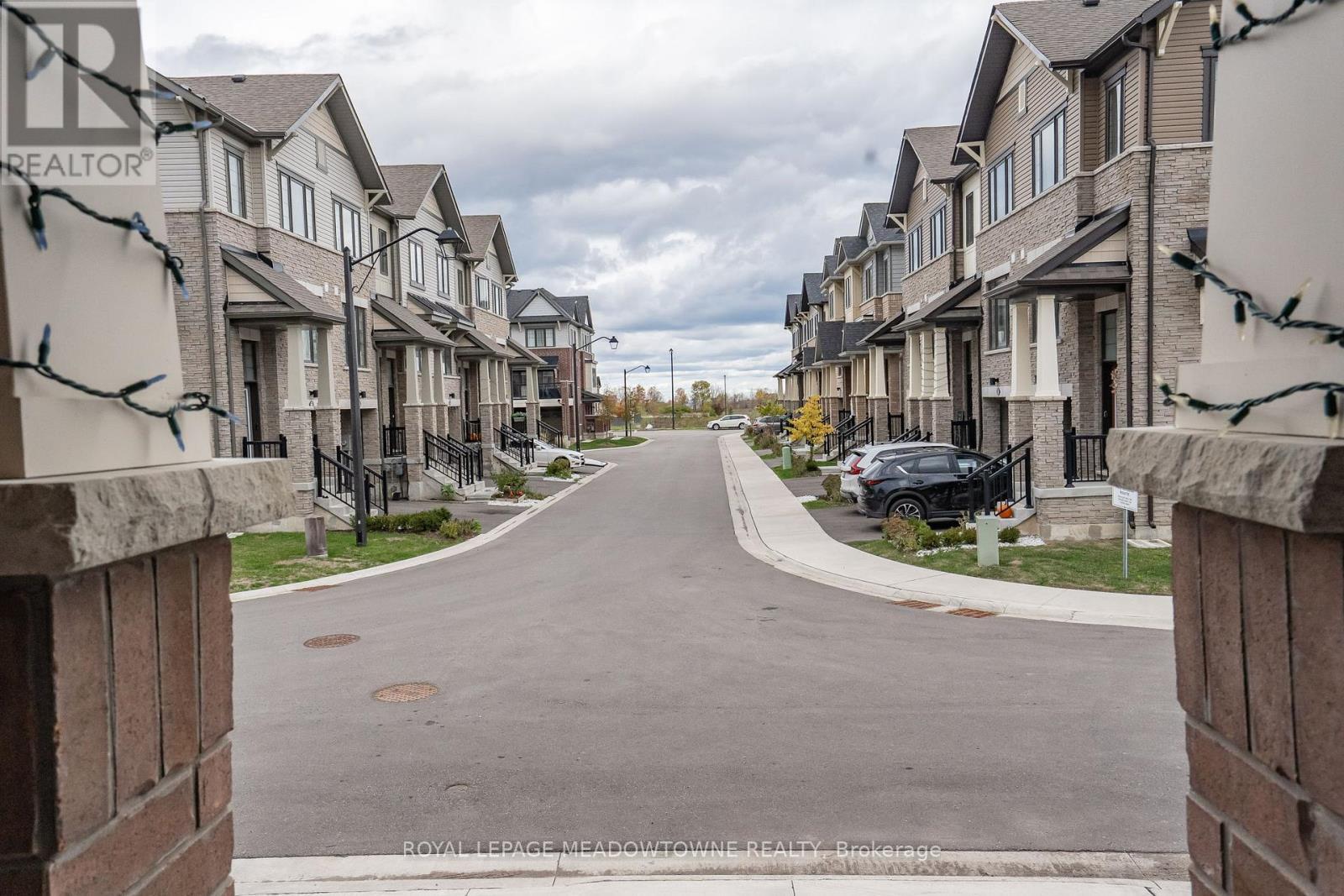 












33 - 185 BEDROCK DRIVE

,
Hamilton,




Ontario
L8J0M5

