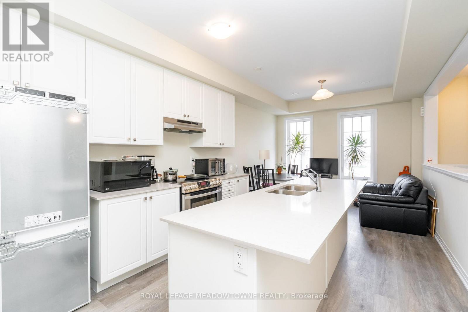 












33 - 185 BEDROCK DRIVE

,
Hamilton,




Ontario
L8J0M5

