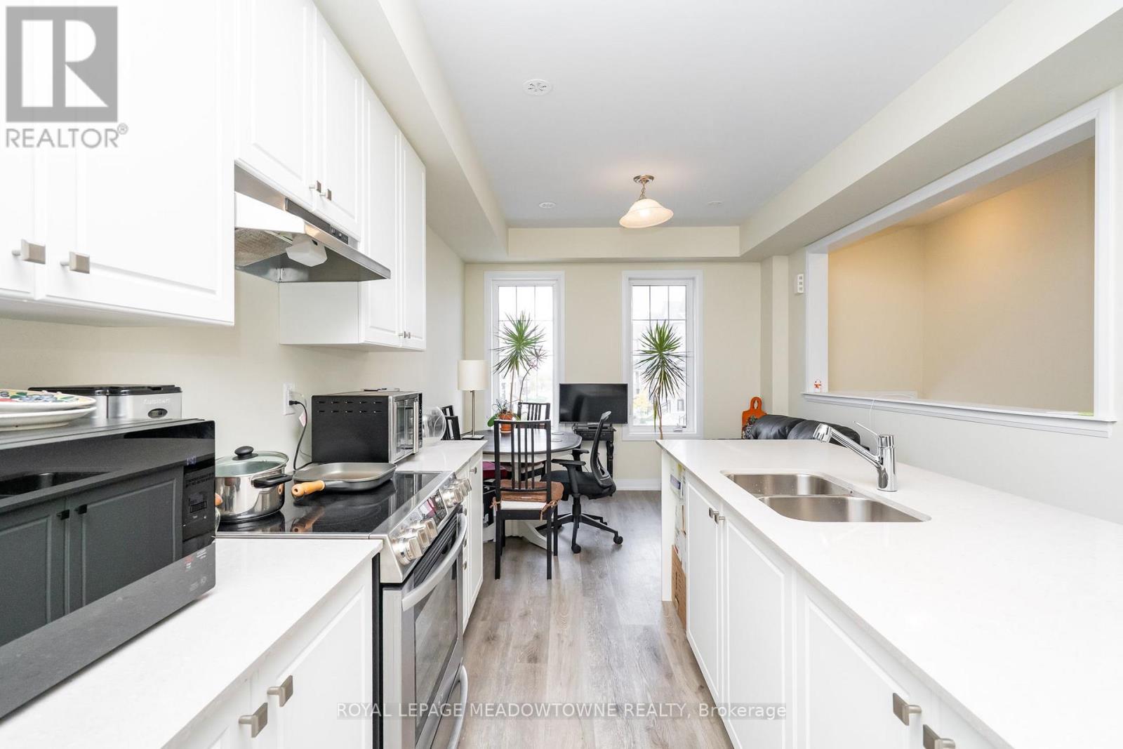 












33 - 185 BEDROCK DRIVE

,
Hamilton,




Ontario
L8J0M5

